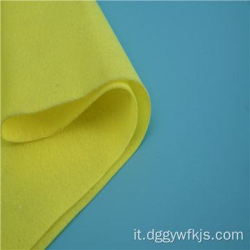 Abbigliamento giallo riempito di cotone agugliato